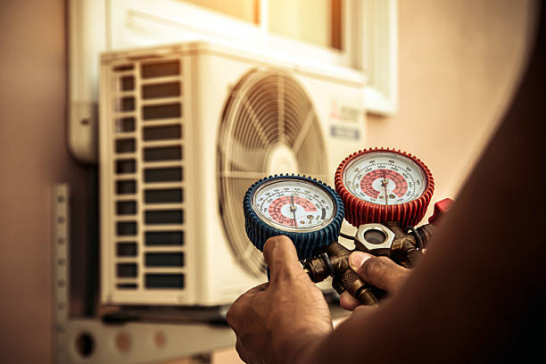 Professional Hvac Installation technician working in Davenport, VA